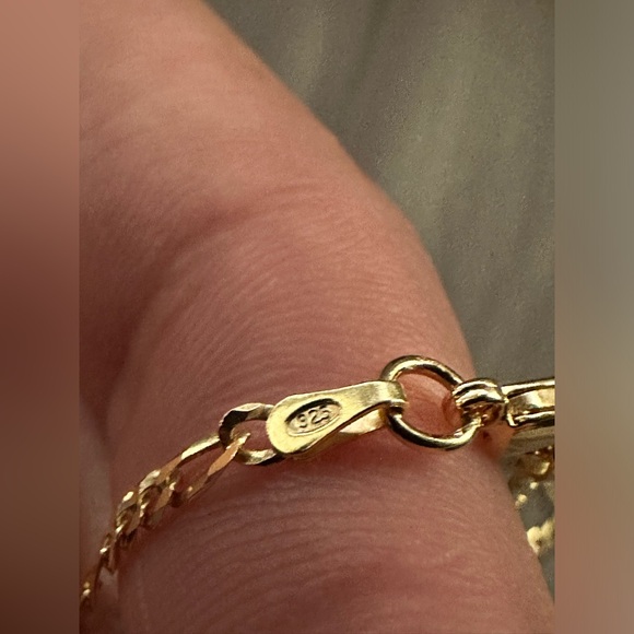 Gold Figaro Chain - Picture 4 of 4